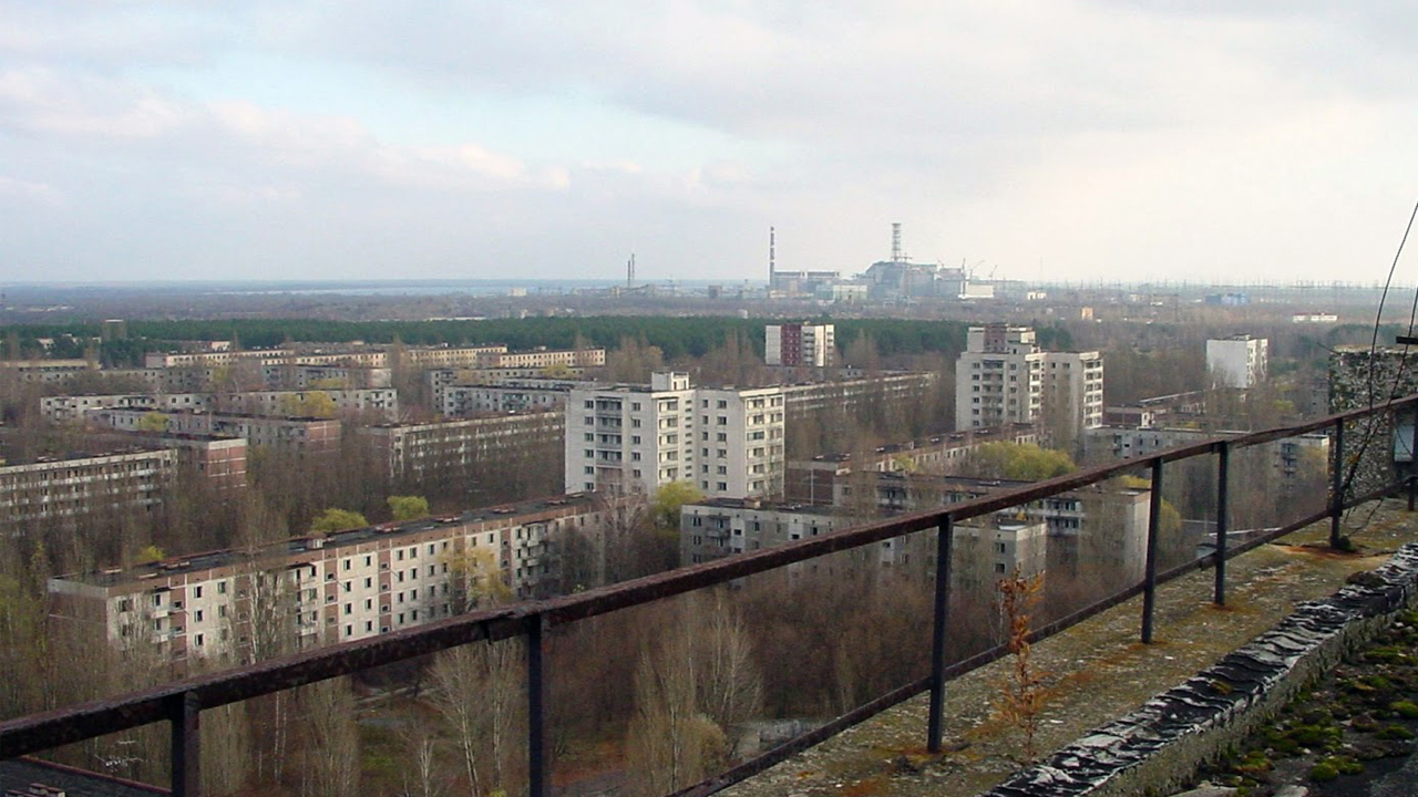 Vista de Chernobyl desde Pripyat.