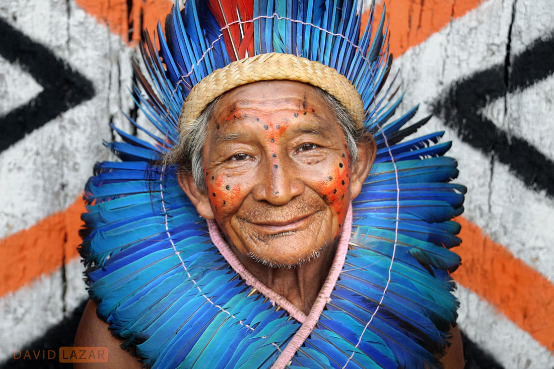 Chefe de uma tribo perto do Rio Amazonas