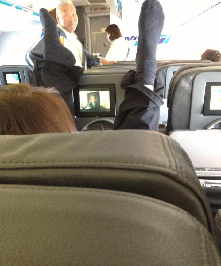 Nova modalidade: Yoga em avião.